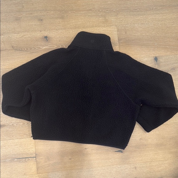 Aritzia Sunday Best Sherpa Black Fleece Pullover. Size S. Great condition. - Picture 5 of 5